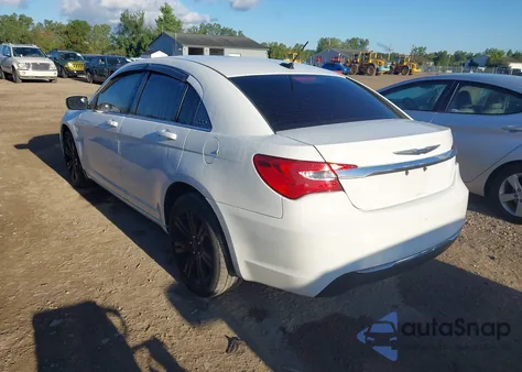 2012 Chrysler 200 Touring z USA, uszkodzony, nr VIN 1C3CCBBB2CN131747